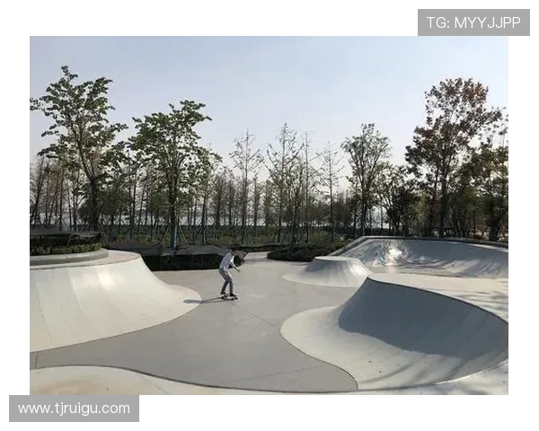 武汉滑板队的边路渗透策略与技巧深度解析